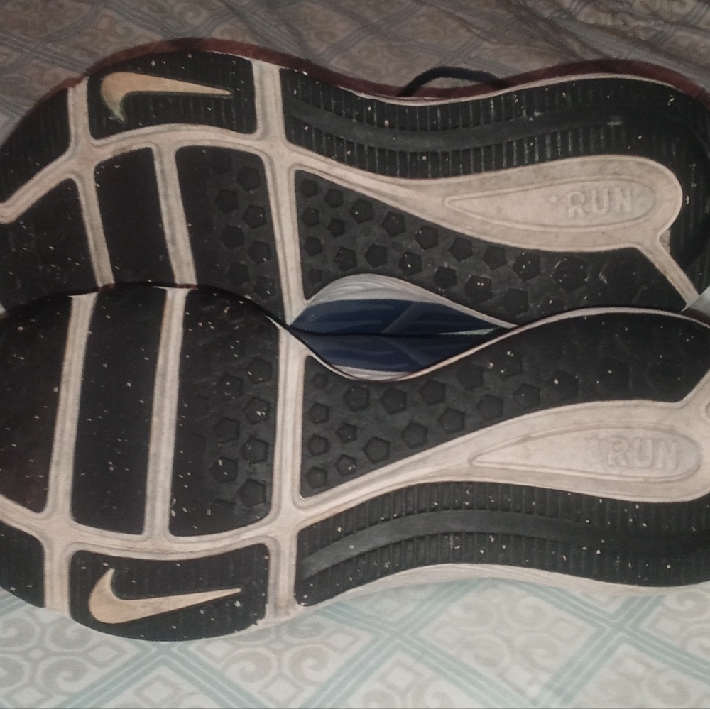 Nike - Picture 2 of 4